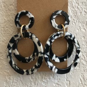 Black and white marble circle earrings